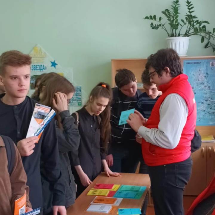 Преподаватели и студенты АГПУ посетили нашу школу.